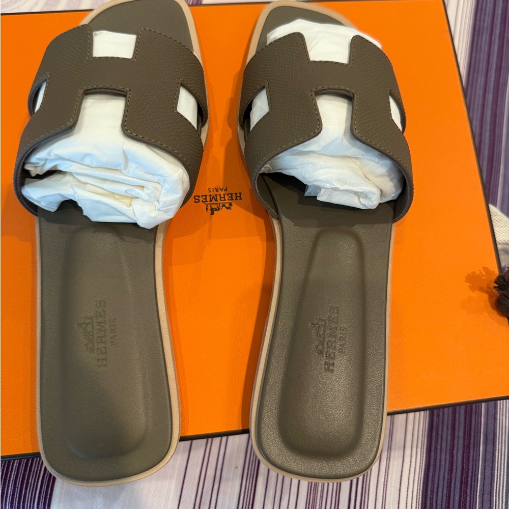 Hermes Oran Sandal, 37 Étoupe brand new